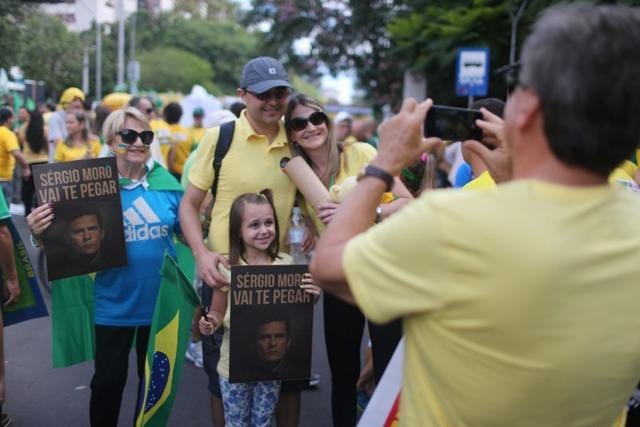 People hold signs reading "Sergio Moro --the federal judge in charge of Lava Jato operation-- is going to catch you" during a protest demanding the resignation of Brazilian President Dilma Rousseff, on March 13, 2016 in Porto Alegre, southern Brazil. (AFP)