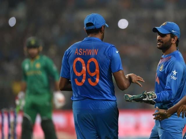 India's captain Mahendra Singh Dhoni(C)celebrates with teammates Ravichandran Ashwin(L)and Jasprit Bumrah(R)after Ashwin took a catch to dismiss Pakistan batsman Shoaib Malik during the World T20 cricket tournament. (AFP) India's captain Mahendra Singh Dhoni(C)celebrates with teammates Ravichandran Ashwin(L)and Jasprit Bumrah(R)after Ashwin took a catch to dismiss Pakistan batsman Shoaib Malik during the World T20 cricket tournament. (AFP)