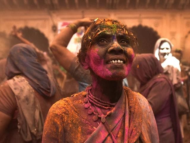 A widow smeared in Gulal takes part in Holi celebrations at Gopinath temple. This time a number of Sanskrit students and Pundits took part in the Holi celebration with widows. (Ajay Aggarwal/HT Photo)