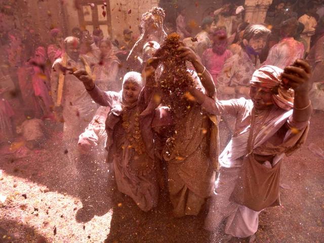 Widows pray a during the Holi celebrations organized by an NGO at Gopinath temple. (Ajay Aggarwal/HT Photo)
