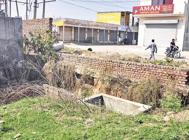A sewage treatment plant in poor condition in Basant City, Ludhiana, on Sunday.(Sikander Singh Chopra/HT Photo) A sewage treatment plant in poor condition in Basant City, Ludhiana, on Sunday.(Sikander Singh Chopra/HT Photo)