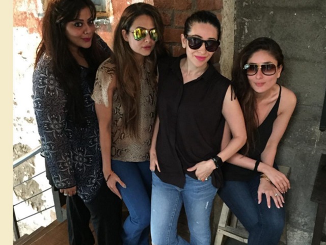 Karisma and Kareena chill with friends. 
