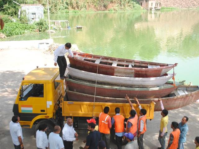 Bhopal Municipal Corporation officials seize boats from Lower Lake on Monday. (HT Photo) Bhopal Municipal Corporation officials seize boats from Lower Lake on Monday. (HT Photo)