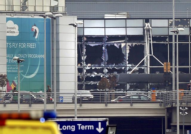Broken windows of the Zaventem airport. (REUTERS) Broken windows of the Zaventem airport. (REUTERS)