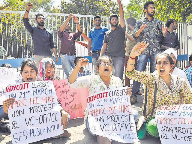 Over 100 students, who had decided to boycott classes on Monday, took out a rally from the vice-chancellor’s office to Gate No. 2 and ended up closing it. They resorted to sloganeering and were joined by students of affiliated colleges as well. (Gurminder Singh/HT Photo) Over 100 students, who had decided to boycott classes on Monday, took out a rally from the vice-chancellor’s office to Gate No. 2 and ended up closing it. They resorted to sloganeering and were joined by students of affiliated colleges as well. (Gurminder Singh/HT Photo)