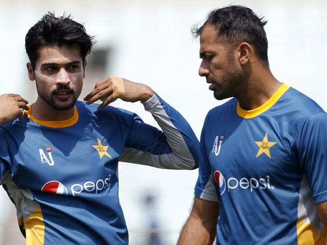 Pakistan's Mohammad Amir talks with Wahab Riaz during a training session prior to their match against Bangladesh. (AP Photo)
