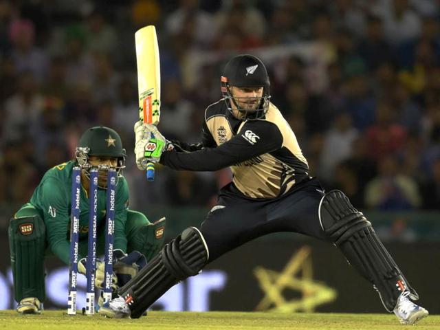 Colin Munro of New Zealand play a shot against Pakistan team during the World cup match.  (Ravi Kumar/HT Photo) 