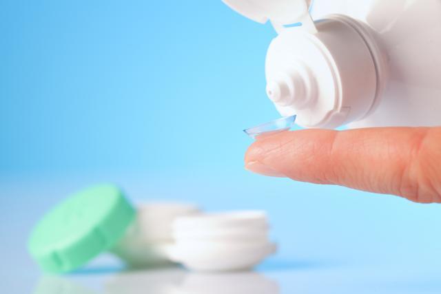 Wearing contact lenses can develop eye infections such as giant papillary conjunctivitis and keratitis, warn researchers. (Shutterstock) Wearing contact lenses can develop eye infections such as giant papillary conjunctivitis and keratitis, warn researchers. (Shutterstock)