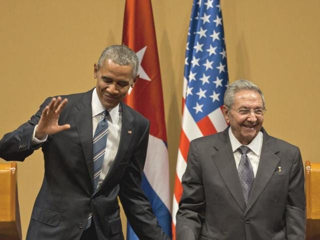 US President Barack Obama and Cuba's President Raul Castro walk past honor guards during their first meeting in Havana on Monday.(Reuters) US President Barack Obama and Cuba's President Raul Castro walk past honor guards during their first meeting in Havana on Monday.(Reuters)