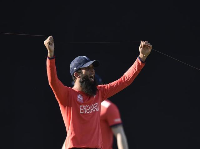 Moeen Ali cuts the kite from its thread. (Mohd Zakir/HT Photo) Moeen Ali cuts the kite from its thread. (Mohd Zakir/HT Photo)