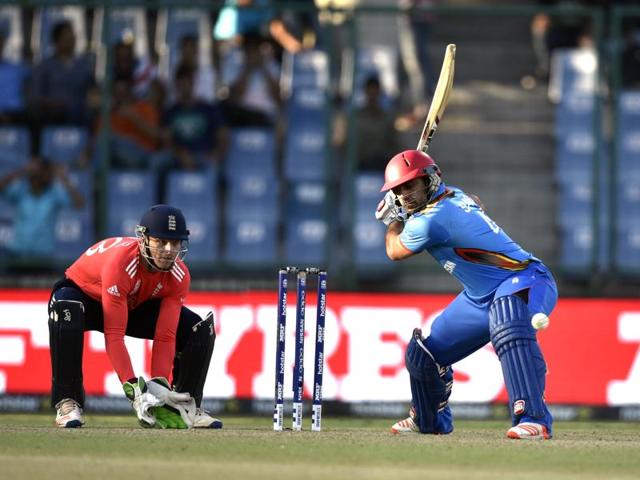 Samiullah Shenwari hits a shot. (Mohd Zakir/HT Photo) Samiullah Shenwari hits a shot. (Mohd Zakir/HT Photo)