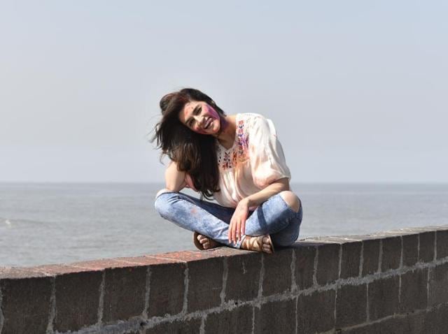 Kriti Sanon poses for Holi special shoot at Bandra Fort. (Vidya Subramanian/HT photo) 