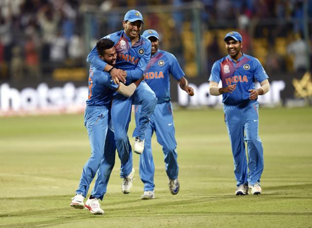 Hardik Pandya celebrates with team after winning the match. (Vipin Kumar/HT Photo) Hardik Pandya celebrates with team after winning the match. (Vipin Kumar/HT Photo)