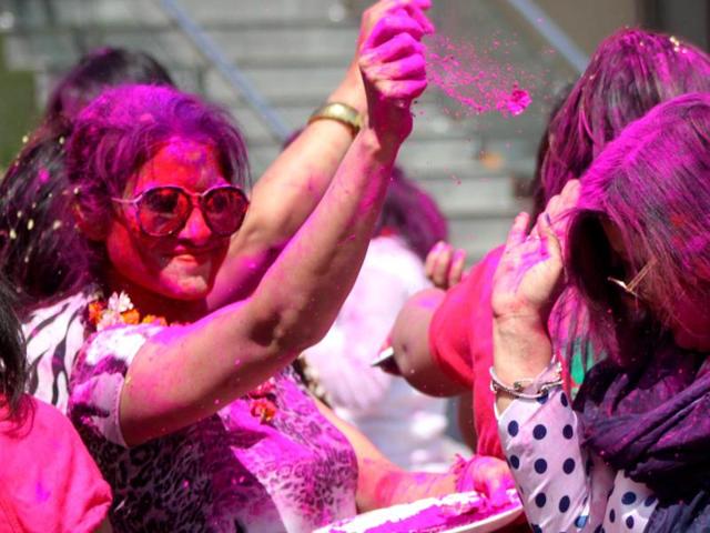 Ladies enjoying the festival of colours Holi in Ludhiana . (JS Grewal/ HT )