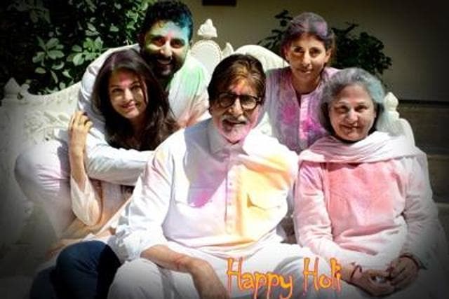 Superstar Amitabh Bachchan posted a family picture of himself with wife Jaya, daughter Shweta, son Abhishek and daughter-in-law Aishwarya. Superstar Amitabh Bachchan posted a family picture of himself with wife Jaya, daughter Shweta, son Abhishek and daughter-in-law Aishwarya.