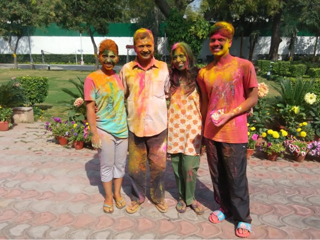 “Played holi wid my family, volunteers, ministers, MLAs, officers, autowallas n my dear junta. Happy Holi,” Delhi CM Arvind Kejriwal tweeted on Thursday  (Twitter) 