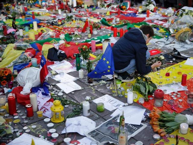 Brussels airport workers and their relatives hold candles as they pay tribute to the victims of Brussels triple attacks near the airport in Zaventem. (AFP Photo) Brussels airport workers and their relatives hold candles as they pay tribute to the victims of Brussels triple attacks near the airport in Zaventem. (AFP Photo)