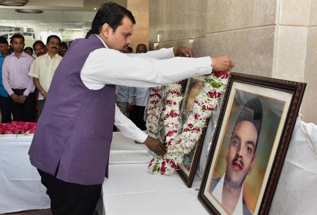 Maharashtra chief minister Devendra Fadnavis pays tribute to Bhagat Singh, Sukhdev and Rajguru on their martyrdom day in Mumbai. (PTI Photo) Maharashtra chief minister Devendra Fadnavis pays tribute to Bhagat Singh, Sukhdev and Rajguru on their martyrdom day in Mumbai. (PTI Photo)
