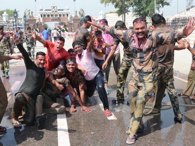 BSF Jawans celebrating Holi at Attari Wagah Border. (Gurpreet Singh/HT Photo )