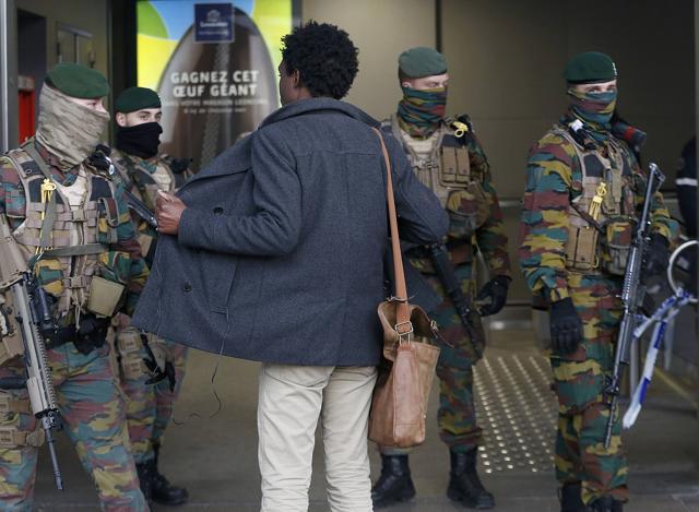 A man is searched by soldiers at the entrace to a Brussels subway station following Tuesday's bombings in Brussels, Belgium, March 25, 2016. (REUTERS) A man is searched by soldiers at the entrace to a Brussels subway station following Tuesday's bombings in Brussels, Belgium, March 25, 2016. (REUTERS)