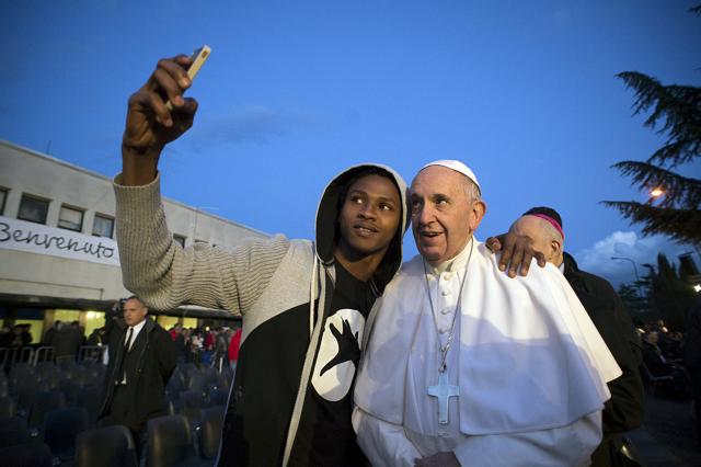 A refugee takes a selfie with Pope Francis after the foot-washing ritual at the Castelnuovo di Porto refugees centre near Rome, Italy, March 24, 2016. (REUTERS) A refugee takes a selfie with Pope Francis after the foot-washing ritual at the Castelnuovo di Porto refugees centre near Rome, Italy, March 24, 2016. (REUTERS)