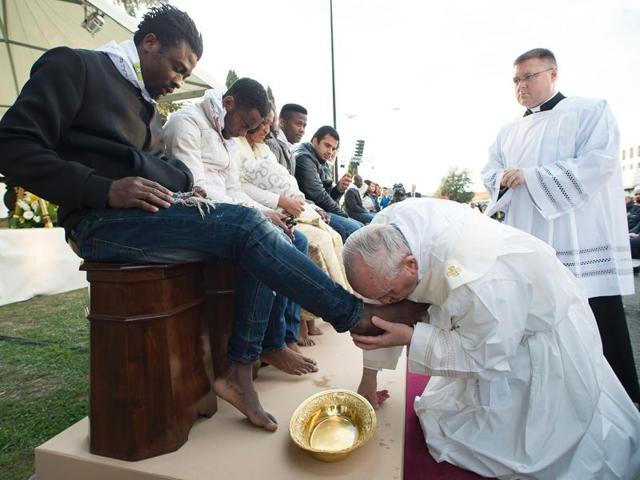 Pope Francis washed the feet of 11 young asylum seekers and a worker at their reception centre to highlight the need for the international community to provide shelter to refugees. (AFP Photo) Pope Francis washed the feet of 11 young asylum seekers and a worker at their reception centre to highlight the need for the international community to provide shelter to refugees. (AFP Photo)