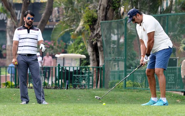 Indian cricketers Ravi Shastri and captain Mahendra Singh Dhoni in Chandigarh. (Keshav Singh/HT Photo) Indian cricketers Ravi Shastri and captain Mahendra Singh Dhoni in Chandigarh. (Keshav Singh/HT Photo)