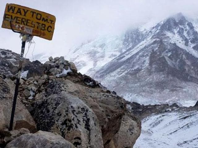 After Nepal Earthquakes Cracks And Holes Develop In Mt Everest World   Everest F3b182b8 F358 11e5 8497 551663313045 