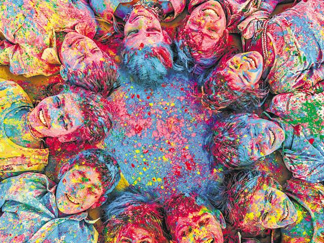 At 7.30am, I took out my bicycle for a round of exercise and greeting people. The first people I met was the dentist Nagpal couple, having a stroll in front of their house. On the staff road, I shook hands with our army jawans on duty and called out “Holi Mubarak!” as I cycled past the newspaper boys. (iStock photo) At 7.30am, I took out my bicycle for a round of exercise and greeting people. The first people I met was the dentist Nagpal couple, having a stroll in front of their house. On the staff road, I shook hands with our army jawans on duty and called out “Holi Mubarak!” as I cycled past the newspaper boys. (iStock photo)