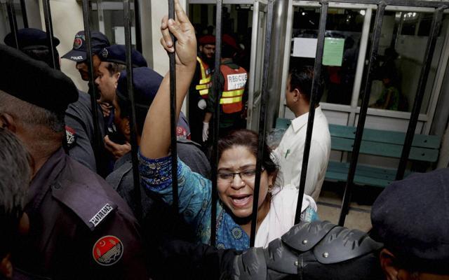A woman weeps for her injured family members as she tries to speak to security at a local hospital in Lahore, Pakistan, Sunday, March, 27, 2016. (AP) A woman weeps for her injured family members as she tries to speak to security at a local hospital in Lahore, Pakistan, Sunday, March, 27, 2016. (AP)