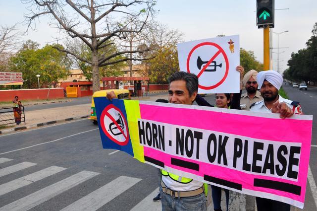 A traffic awareness campaign by a local NGO and Chandigarh traffic police in front of GMCH 16, Chandigarh. (Karun Sharma/HT Photo) A traffic awareness campaign by a local NGO and Chandigarh traffic police in front of GMCH 16, Chandigarh. (Karun Sharma/HT Photo)