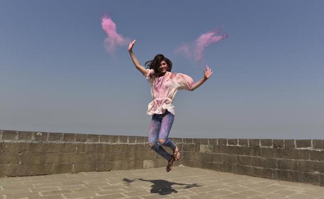 Kriti Sanon at an exclusive Holi shoot at Bandra Fort, Bandra, Mumbai. (Vidya Subramanian/Hindustan Times)