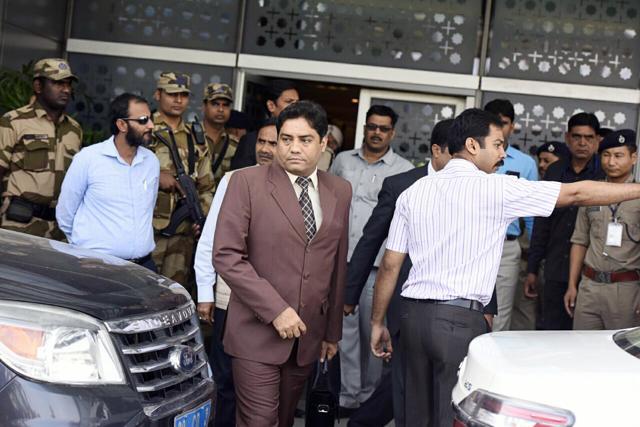 The members of the Pakistan Joint Investigation Team (JIT) arrive at the IGI airport in New Delhi on Sunday. (Sonu Mehta/HT Photo) The members of the Pakistan Joint Investigation Team (JIT) arrive at the IGI airport in New Delhi on Sunday. (Sonu Mehta/HT Photo)