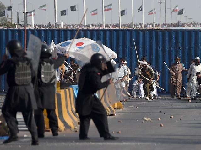 Pakistani police fire tear gas to stop protesters from marching towards the parliament building in Islamabad, Sunday, March 27, 2016. (AP) Pakistani police fire tear gas to stop protesters from marching towards the parliament building in Islamabad, Sunday, March 27, 2016. (AP)