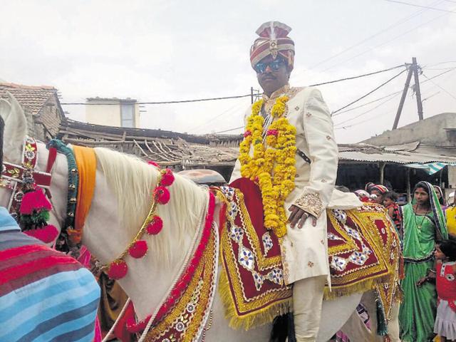 Groom Gangaram, the 42-year-old broom maker from Sendhwa during his wedding procession on Friday.(HT photo) Groom Gangaram, the 42-year-old broom maker from Sendhwa during his wedding procession on Friday.(HT photo)