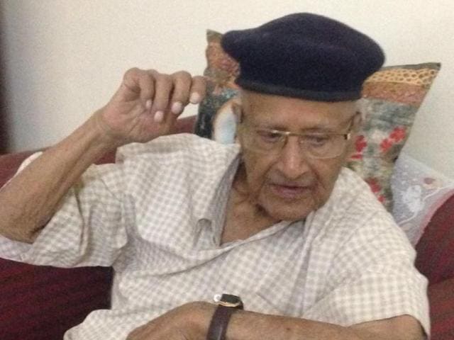 While Thakur Narayan Singh supports change, what saddens the centenarian is the way Indore has evolved. (Shankar Mourya/ HT photo) While Thakur Narayan Singh supports change, what saddens the centenarian is the way Indore has evolved. (Shankar Mourya/ HT photo)