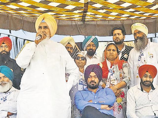 Sucha Singh Chhotepur accused the then and present Punjab chief minister Parkash Singh Badal of letting SYL canal dug up for personal gains, including getting cheaper lands in Haryana. (HT Photo) Sucha Singh Chhotepur accused the then and present Punjab chief minister Parkash Singh Badal of letting SYL canal dug up for personal gains, including getting cheaper lands in Haryana. (HT Photo)