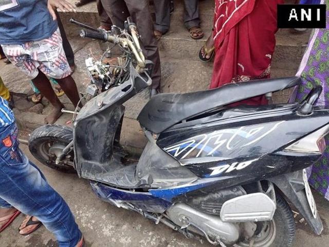 One person was killed and at least three severely injured after a doctor rammed his Mercedes Benz car into three vehicles and then crashed into a house in Jayanagar area in Bengaluru. (ANI) One person was killed and at least three severely injured after a doctor rammed his Mercedes Benz car into three vehicles and then crashed into a house in Jayanagar area in Bengaluru. (ANI)