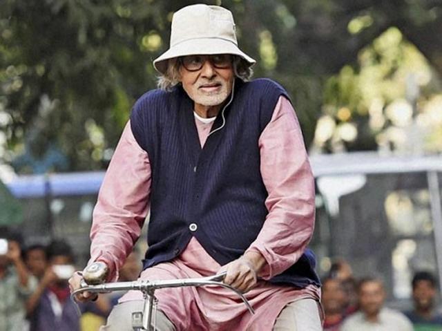 Amitabh Bachchan’s performance as a hypochondriac father in Piku earned him his fourth National Film Award. He won in the Best Actor category. Amitabh Bachchan’s performance as a hypochondriac father in Piku earned him his fourth National Film Award. He won in the Best Actor category.