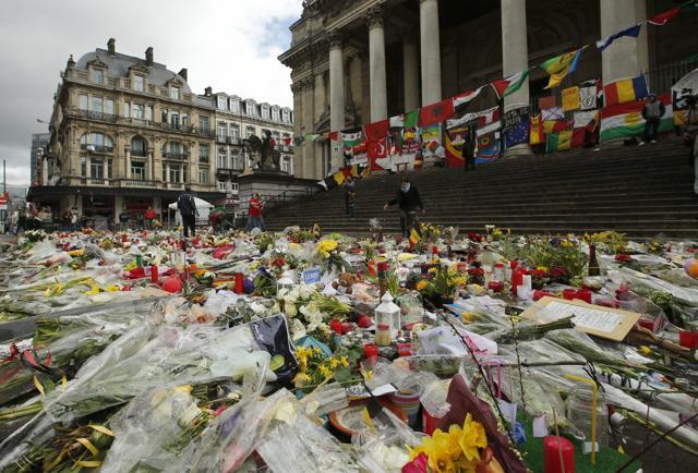 Tributes left for the victims of the Brussels attacks (AP)