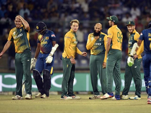 South African team memebers celebrate the wicket of Sri Lankan batsman Suranga Lakmal. (Mohd Zakir/HT Photo) 