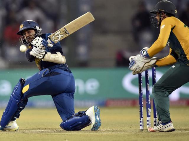 Tillakaratne Dilshan hits a sweep. (Mohd Zakir/HT Photo) 