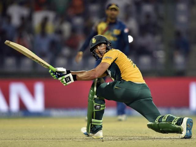 Faf du Plessis hits a sweep.  (Mohd Zakir/HT Photo) 