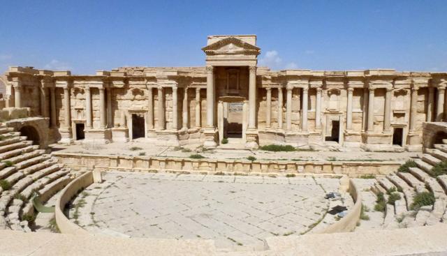 A general view taken on March 27, 2016 shows the theatre in the ancient Syrian city of Palmyra, after government troops recaptured the UNESCO world heritage site from Islamic State (IS) group jihadists on March 27, 2016. (AFP Photo)