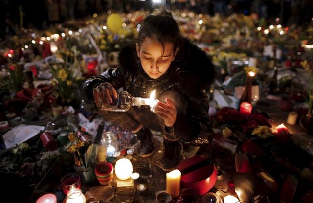 A girl lights candles as people pay tribute to the victims of Tuesday's bomb attacks, at the Place de la Bourse in Brussels, Belgium. The attacks killed 31 people and injured some 270 others. (REUTERS) A girl lights candles as people pay tribute to the victims of Tuesday's bomb attacks, at the Place de la Bourse in Brussels, Belgium. The attacks killed 31 people and injured some 270 others. (REUTERS)
