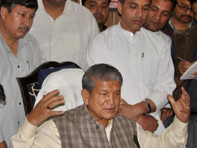 Dehradun: Chief Minister Harish Rawat addresses a press conference in Dehradun on Saturday. PTI Photo (PTI3_26_2016_000081B)(PTI)