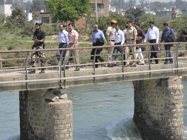 A Pakistani team investigating the Pathankot attack inspected select parts of the sensitive air base on Tuesday. (Sameer Sehgal / Hindustan Times )