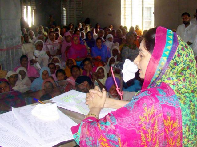 Union minister of food processing industries Harsimrat Kaur Badal addressing a gathering in Bathinda on Monday. (HT Photo) Union minister of food processing industries Harsimrat Kaur Badal addressing a gathering in Bathinda on Monday. (HT Photo)