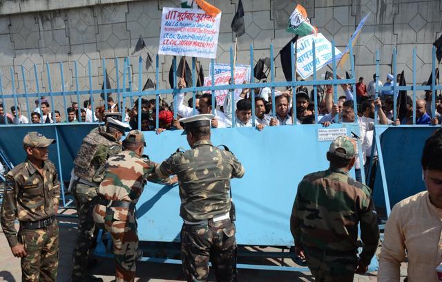 Activists of the Congress protest against the visit of Pakistani investigators near Pathankot airbase on Tuesday. (Sameer Sehgal/HT Photo) Activists of the Congress protest against the visit of Pakistani investigators near Pathankot airbase on Tuesday. (Sameer Sehgal/HT Photo)