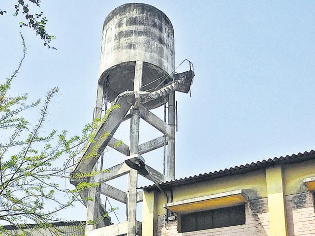 The water tank from where HMT’s joint general manager Kamaljeet Singh Naagi (inset) jumped off in Pinjore on Monday. (Sant Arora/HT Photo)